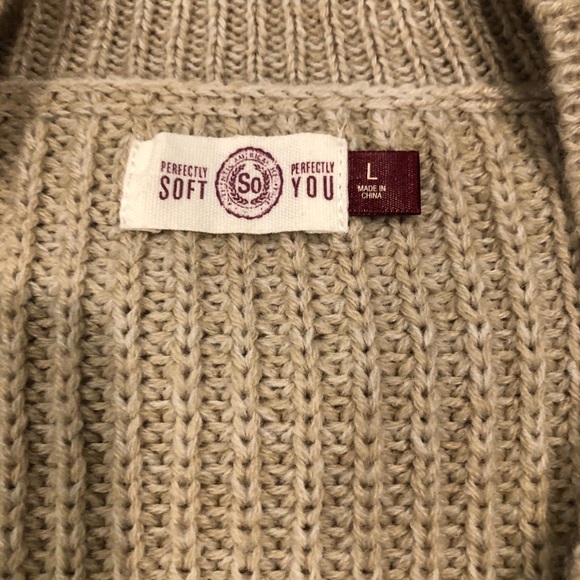 Tan sweater - Picture 5 of 5